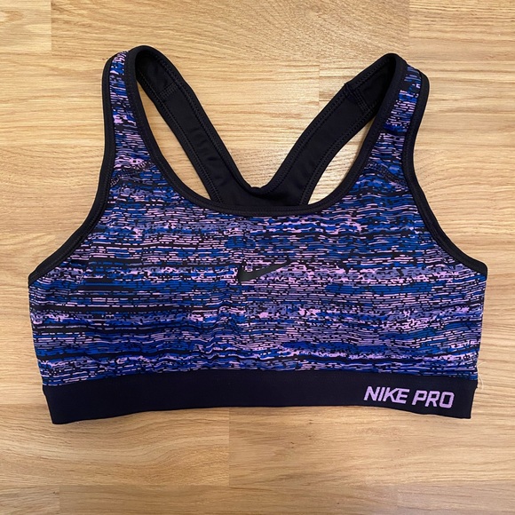 nike patterned sports bra